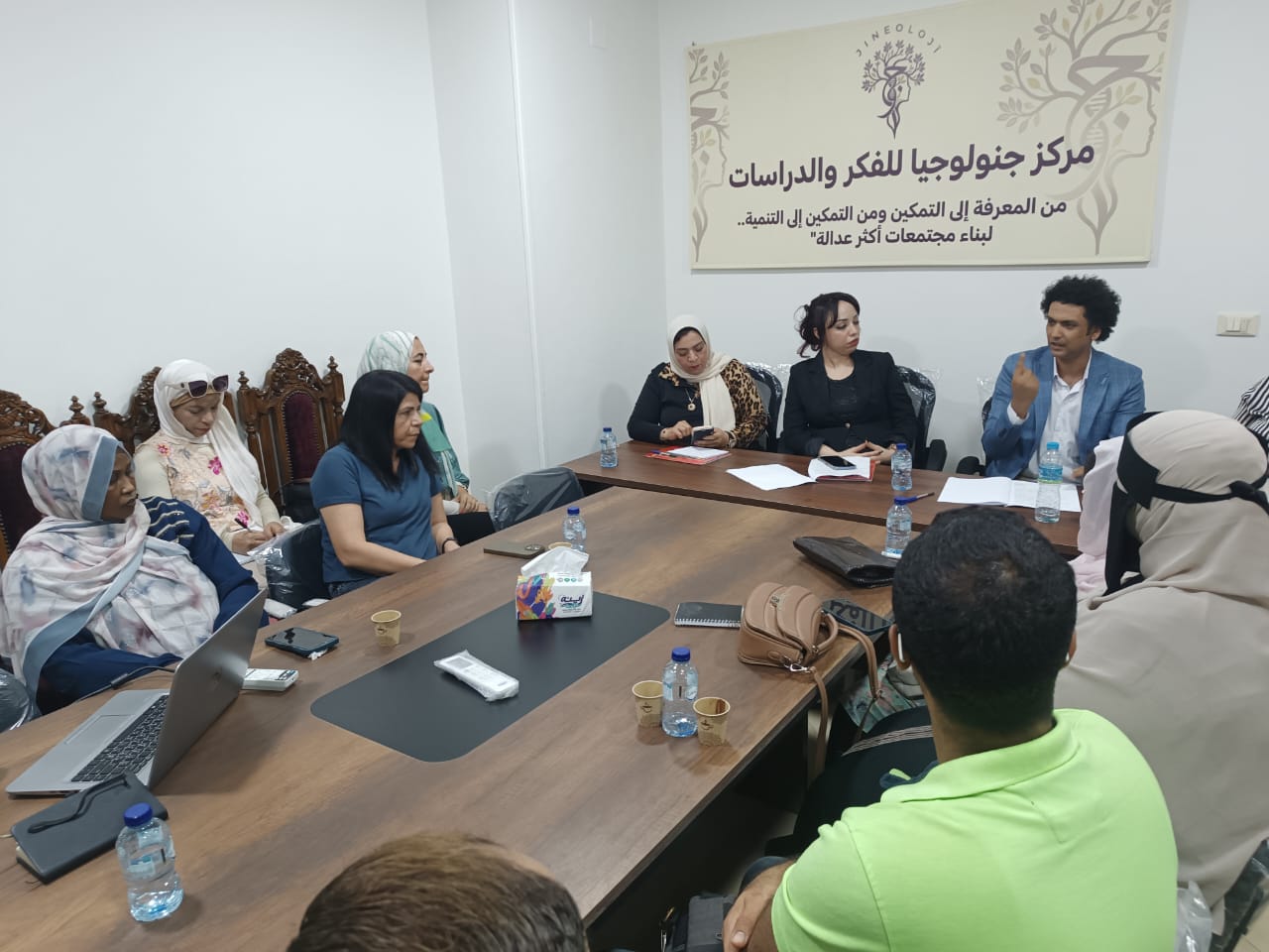 مركز جنولوجيا للفكر والدراسات ينظم ندوة بعنوان "الشباب في عالم متغير: التحديات والفرص"